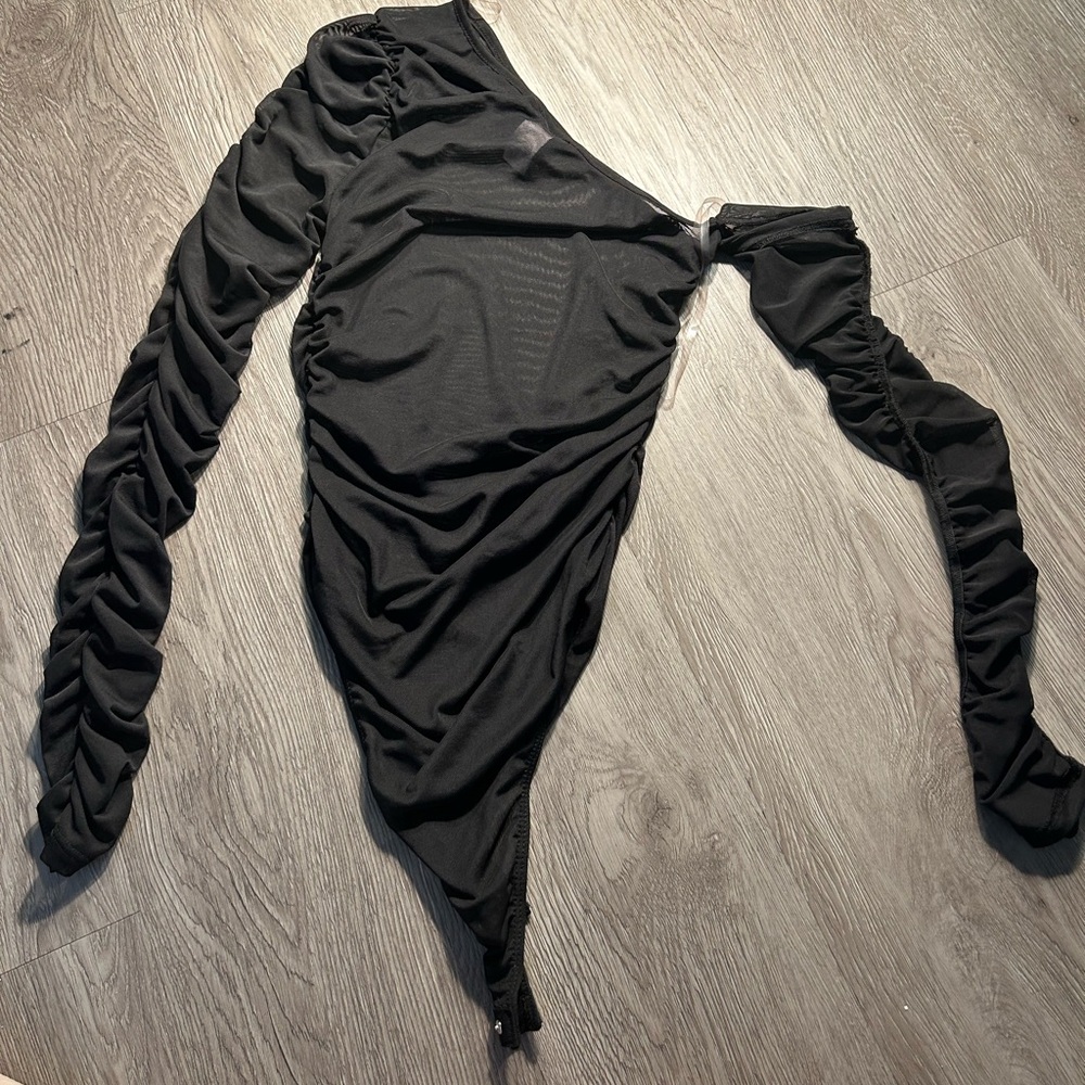 Black One-Shoulder Ruched Bodysuit see thru
Never used before